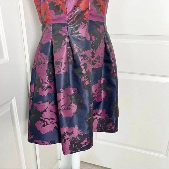 Vince Camuto  Metallic Jacquard Roses Fit & Flare Party Dress Red Purple Size 10 - Picture 4 of 15